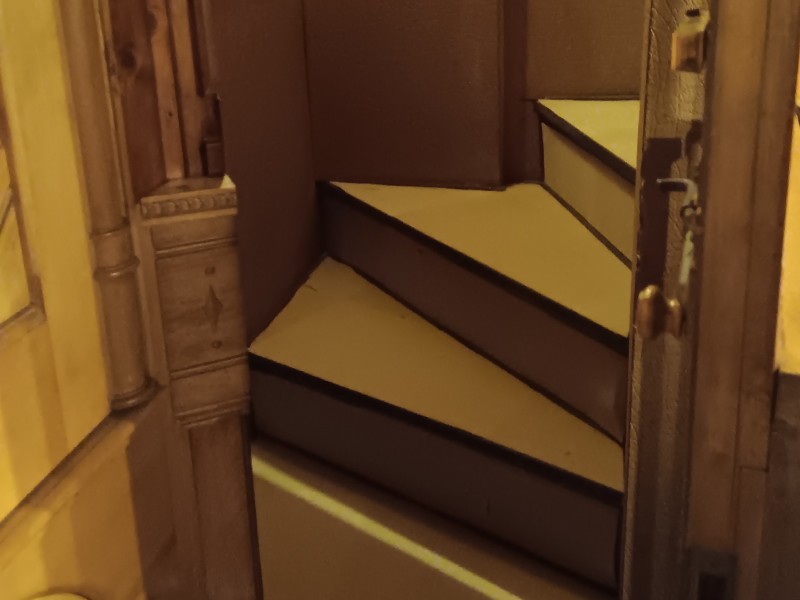 Die Fluchtstube: Geheimnisse eines verborgenen Raumes