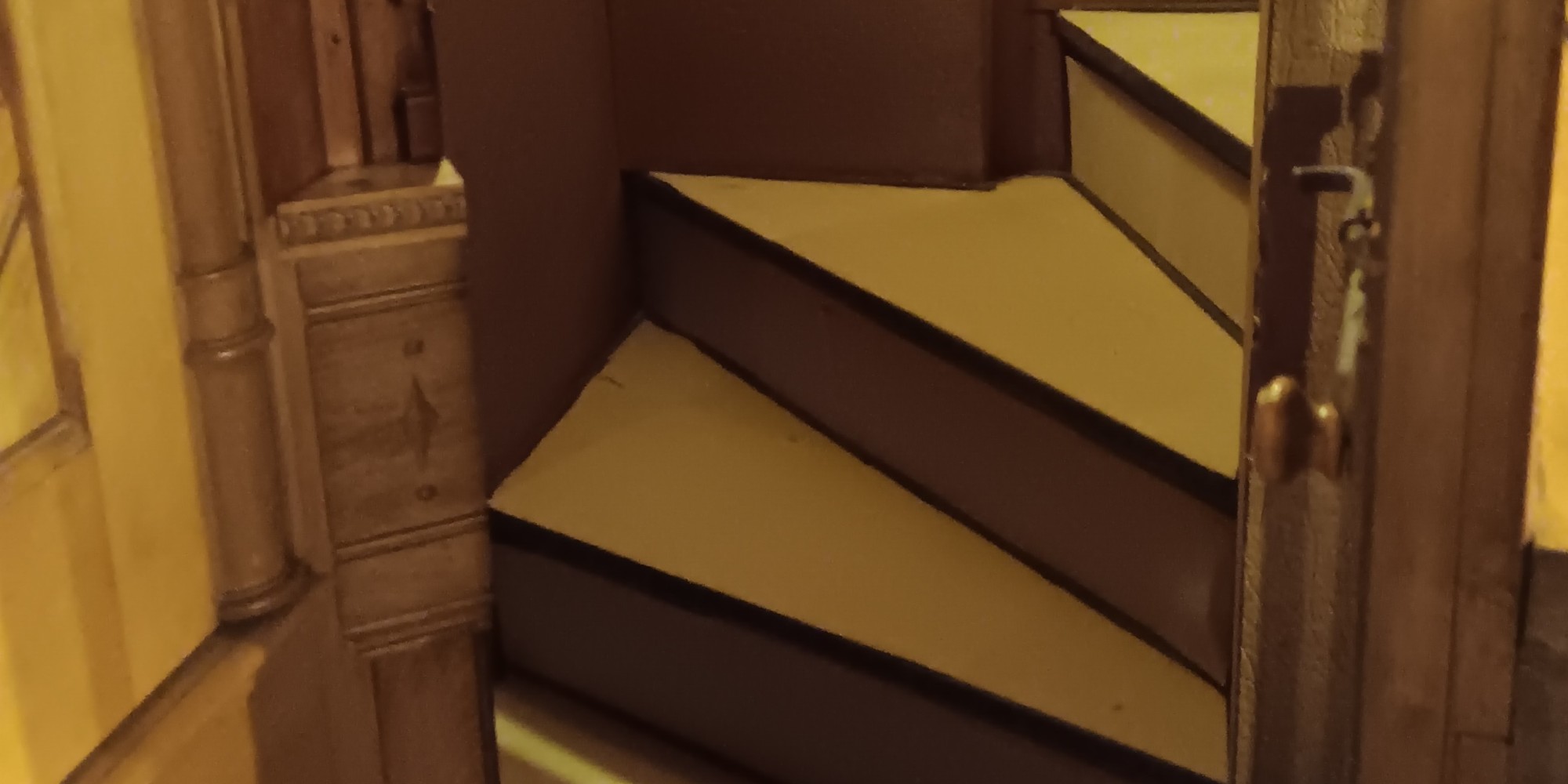 Die Fluchtstube: Geheimnisse eines verborgenen Raumes