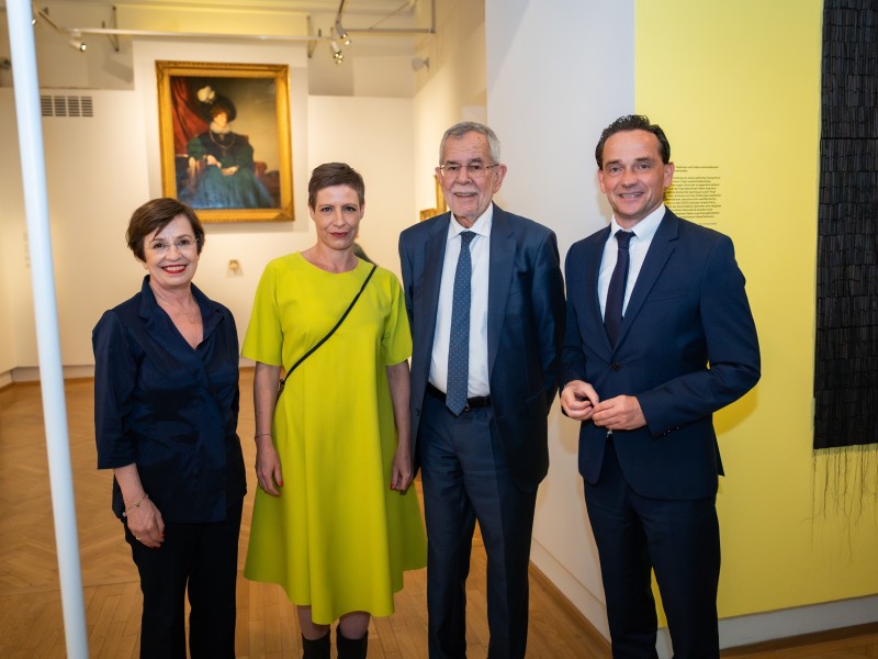 Bundespräsident Alexander Van der Bellen besucht gemeinsam mit Schüler:innen des Akademischen Gymnasiums das Jüdische Museum Wien