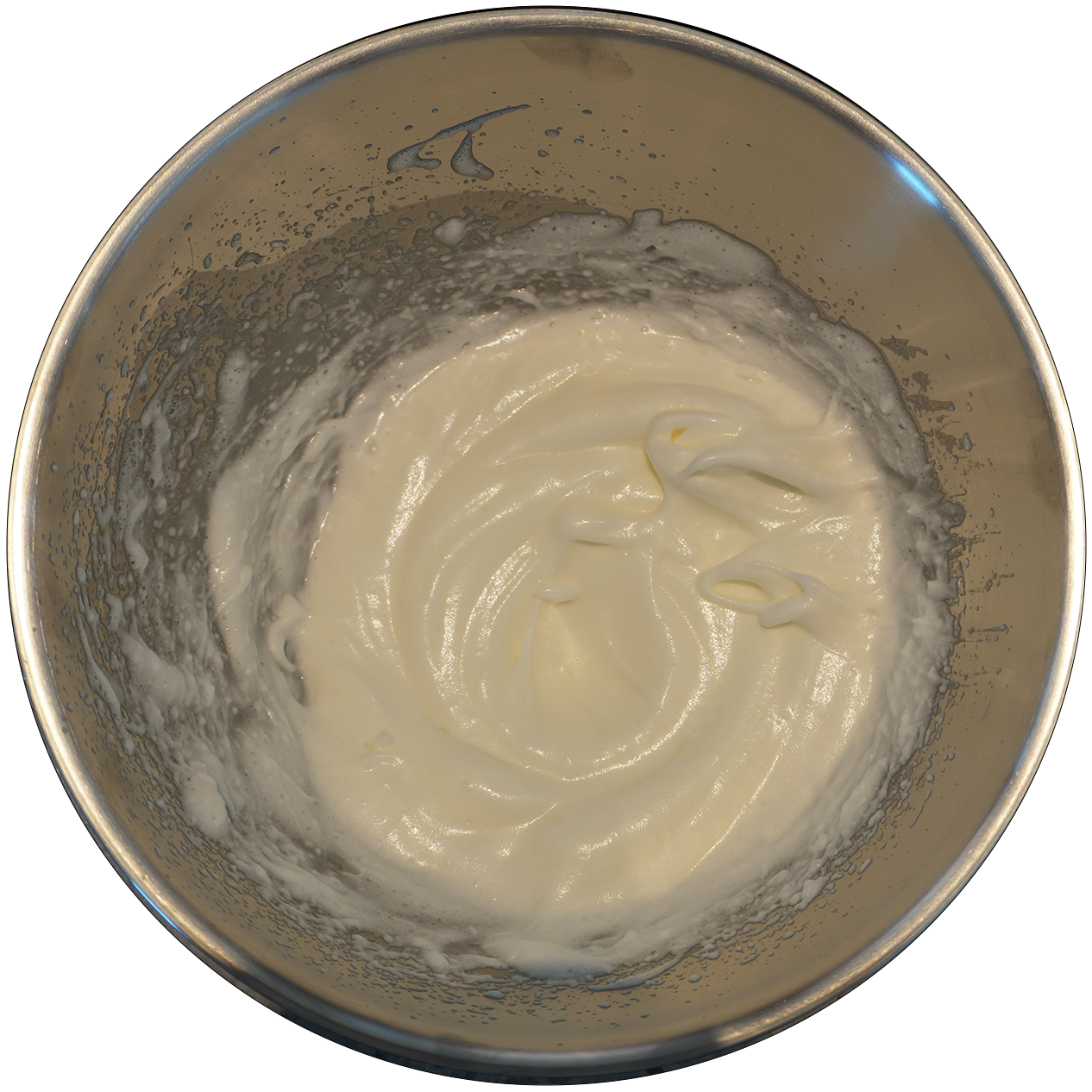 Eischnee in einer Schüssel.